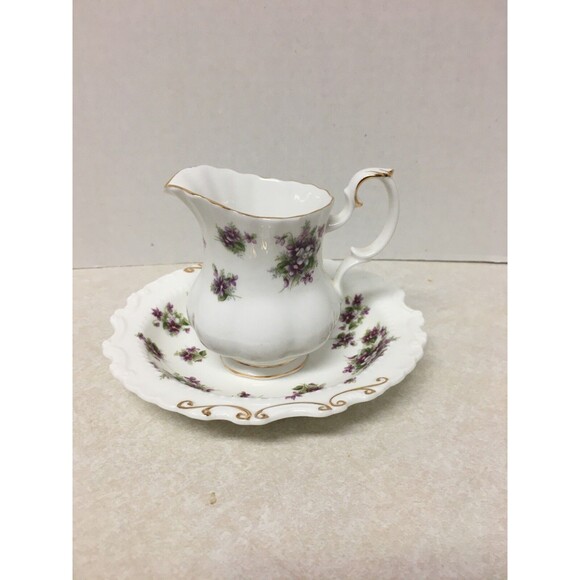 ROYAL ALBERT BONE CHINA SWEET VIOLETS UNDER PLATE AND CREAMER  SET ENGLAND - Picture 1 of 9